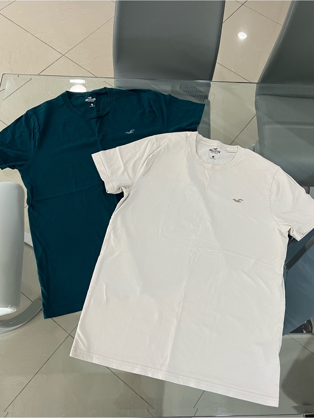 Hollister men’s T-shirts - Teal and cream (bundle of 2) size medium